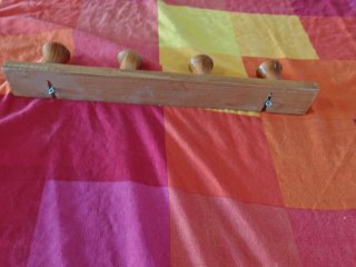 Perchero de madera con 4 ganchos