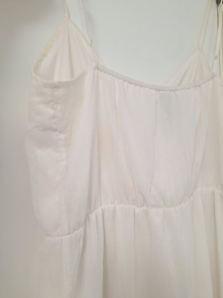 Vestido blanco corto de tirantes Bershka
