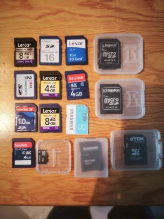 Lote di schede SD e adattatori - Lexar, SanDisk...