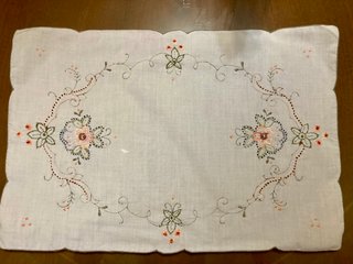 Set di 2 tovaglie ricamate con fiori