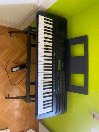 Teclado Piano Yamaha PSR-E273 con Soporte y Pedal
