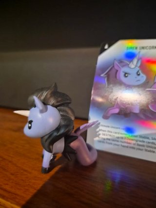 Figura de vinilo Ultimate Unstable Unicorns +carta