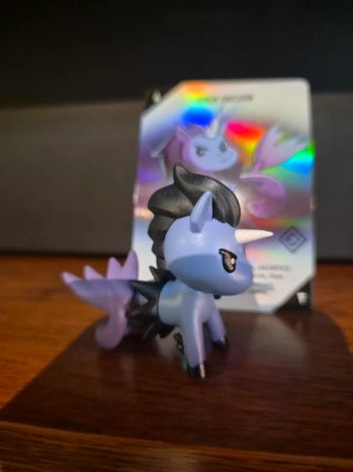 Figura de vinilo Ultimate Unstable Unicorns +carta