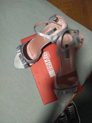 Sandalias Belen Esteban Tacón Gris plateado