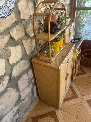 Mueble de mimbre zapatero