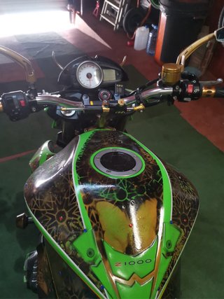 Se vende Kawasaki 1000z Naked Negra/Verde