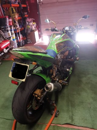 Se vende Kawasaki 1000z Naked Negra/Verde