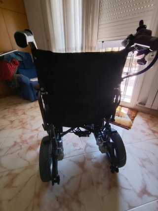 Silla de ruedas eléctrica MOBICLINIC CENIT