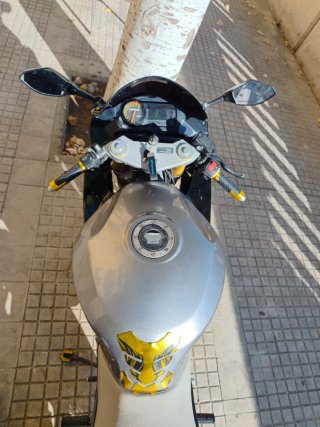 Hyosung GT250R Moto Deportiva Negra/Plata