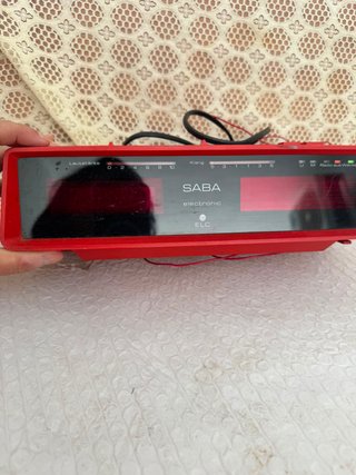 Radio despertador SABA vintage rojo