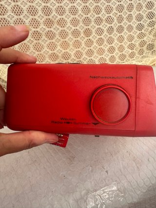 Radio despertador SABA vintage rojo