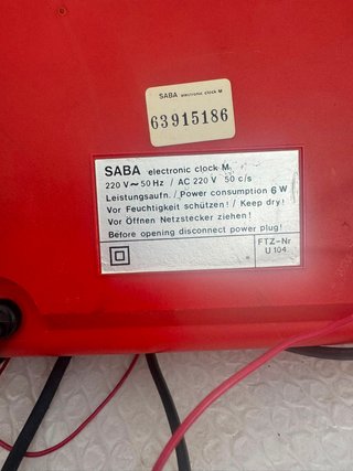 Radio despertador SABA vintage rojo