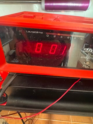 Radio despertador SABA vintage rojo