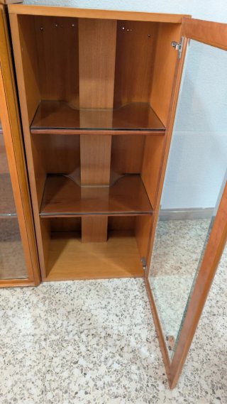 Vitrinas de madera y cristal