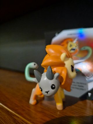 Figura Vinilo Ultimate Unstable Unicorns + Carta