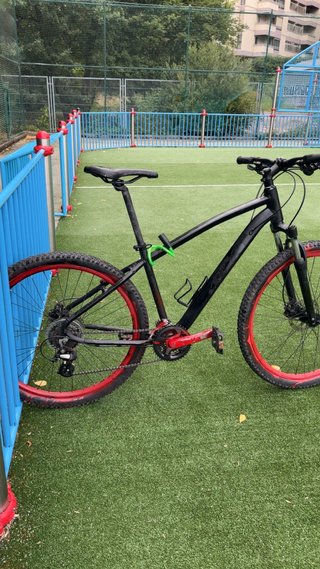 Bicicleta Negra y Roja 7 Marchas