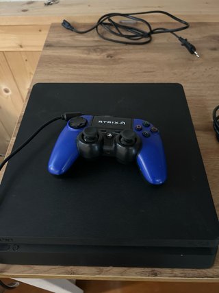 PlayStation 4 Slim + Controller + Cavi