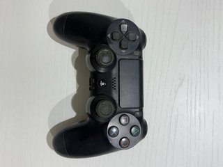 PS4 Slim 500 GB + Mando Original + 3 Giochi