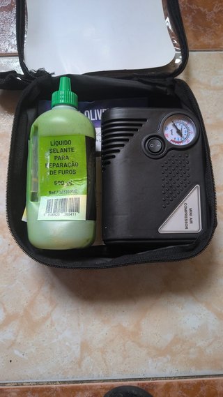 Kit repara pinchazos con compresor