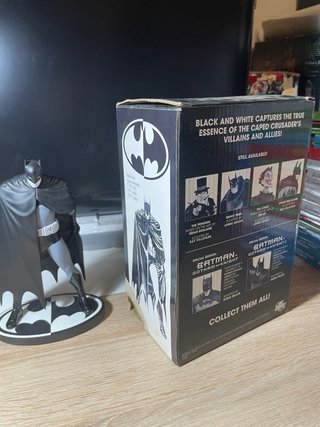 Statua Batman Black & White Mazzucchelli