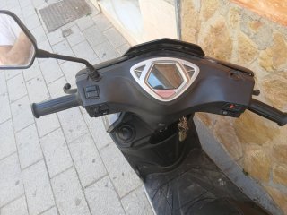 Motron Bezzy 50cc Scooter Negra/Plata