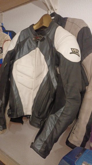 Chaqueta de moto cuero blanco y negro