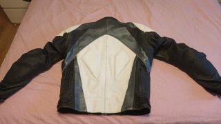 Chaqueta de moto cuero blanco y negro