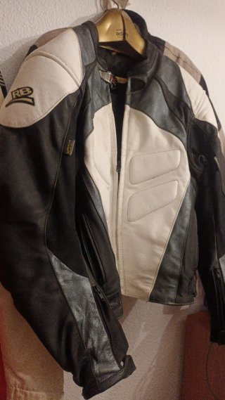 Chaqueta de moto cuero blanco y negro