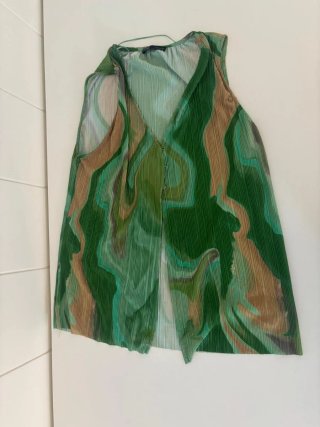 Chaleco Pull&Bear verde estampado