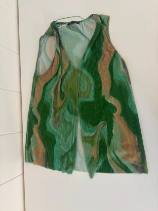 Chaleco Pull&Bear verde estampado
