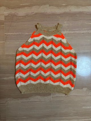 Blusa de tirantes con zig-zag dorado y naranja