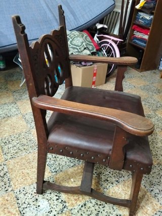 Cadeira Trono Madeira e Couro