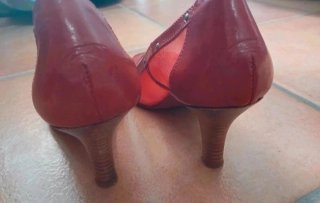 Scarpe Joker rosse peep toe con borchie