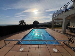 Enrollador y manta térmica para piscina