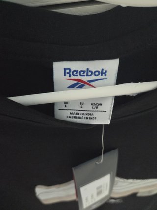 Camiseta Reebok Negra Estampado Zapatilla