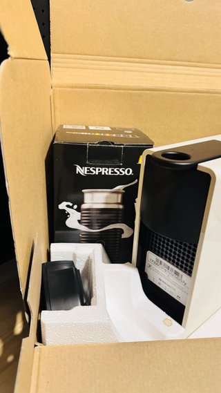 Cafetera Nespresso Essenza Mini + Aeroccino 3