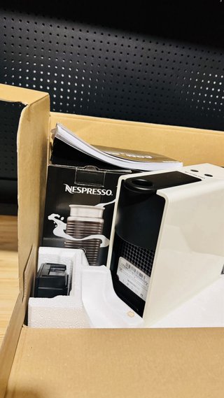 Cafetera Nespresso Essenza Mini + Aeroccino 3