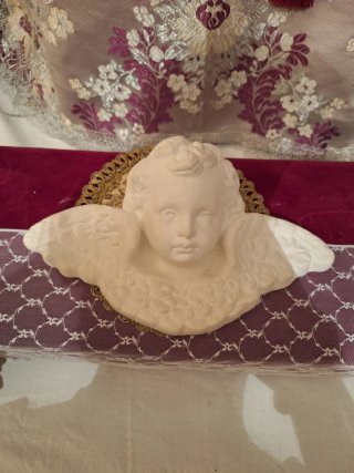 Figura de ángel central
