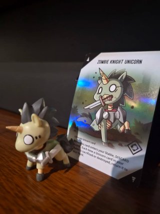 Figura Ultimate Unstable Unicorns +carta