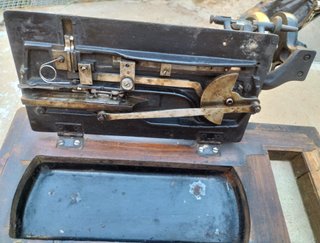 Máquina de coser antigua Nauman