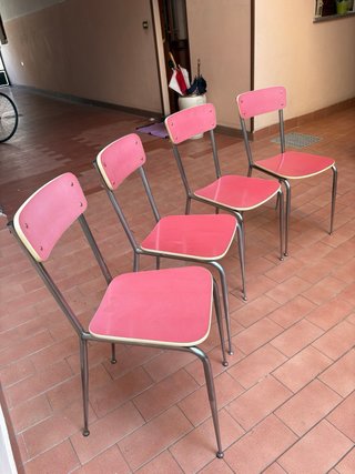 Sedie e tavoli formica carie colorazioni