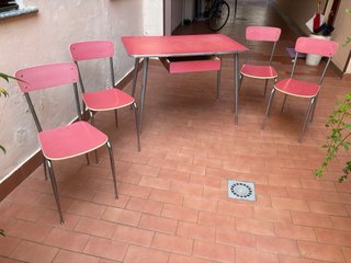 Sedie e tavoli formica carie colorazioni