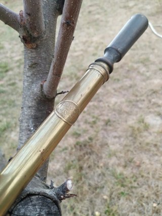 Antiguo fumigador de latón