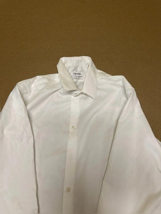Camisa blanca de manga larga Calvin Klein...
