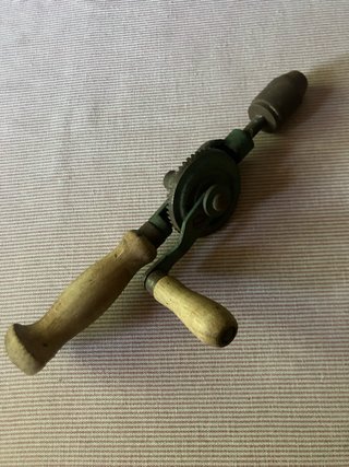 Taladro manual antiguo de manivela
