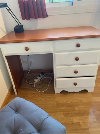 Escritorio de madera maciza y silla
