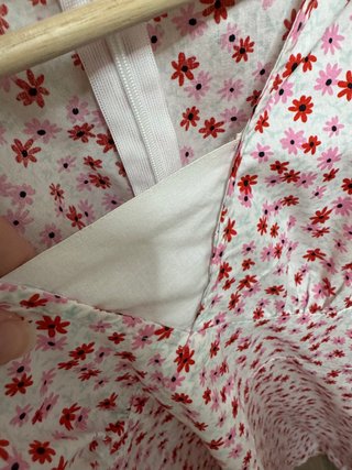 Vestido Lefties floral blanco y rosa
