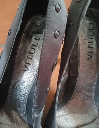 Scarpe con tacco grigie con borchie