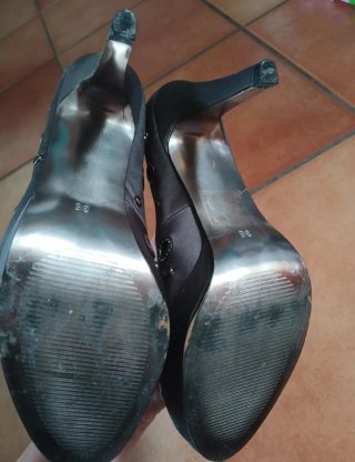 Scarpe con tacco grigie con borchie
