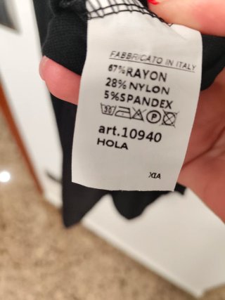 Vestido con capucha y cordones